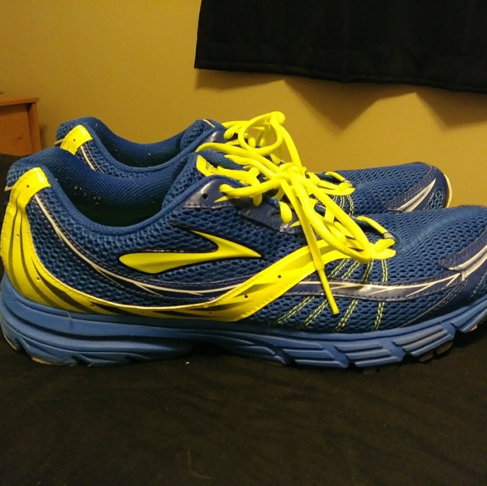 Mens Brooks running shoes